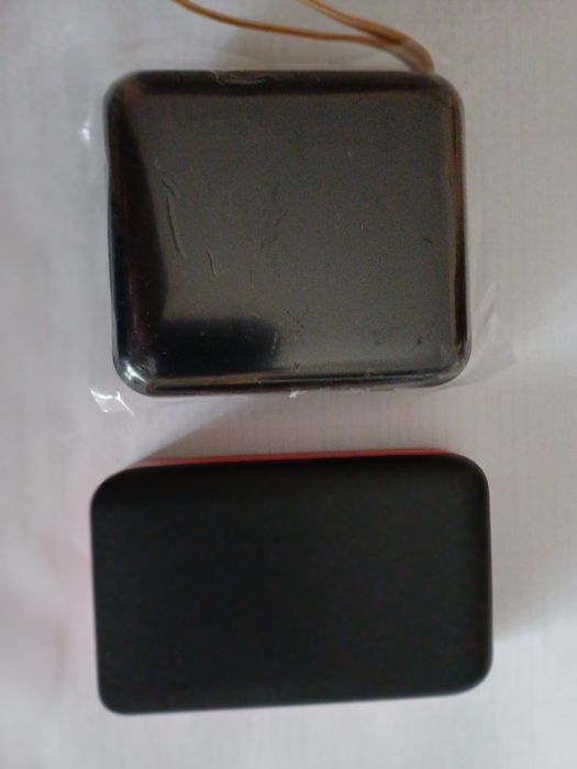 Power bank auxiliar de telemóvel.