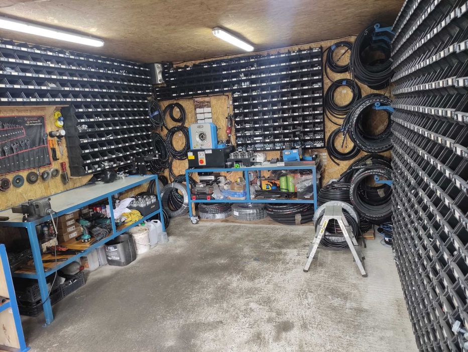 Zakuwanie węży hydraulicznych oraz usługi spawalnicze