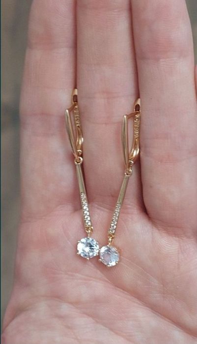 Złote kolczyki z cyrkoniami 585 Waga 2,76 g