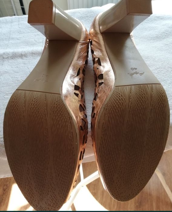 Eleganckie ażurowe buty miedziane Aga 40