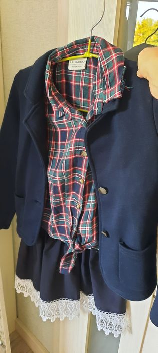 Шкільний піджак та спідниця