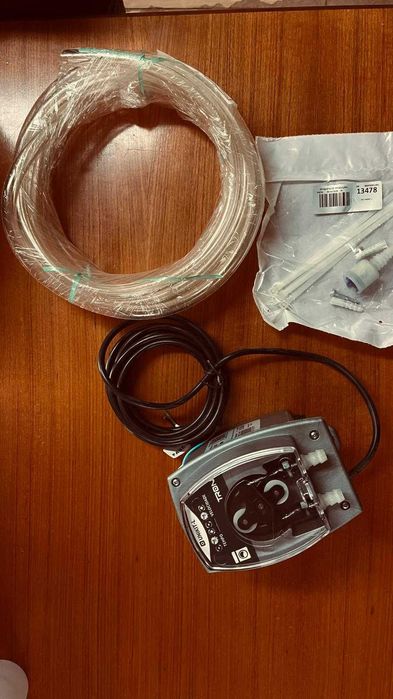 “Bomba peristáltica TRON UNIKIT-L 110/220V Nova – Ideal para lavandarias self-service”.