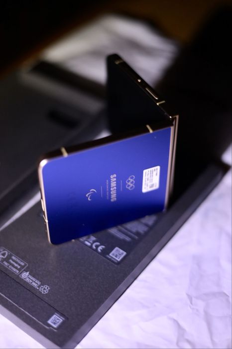 Samsung Galaxy Z Flip 7 на 512 гб + оригінальний чохол
