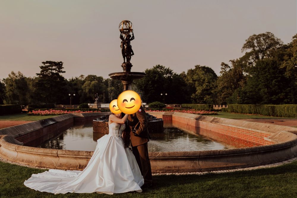 Suknia ślubna Oksana Mukha Margaritte ze zjawiskowym trenem. Satynowa.