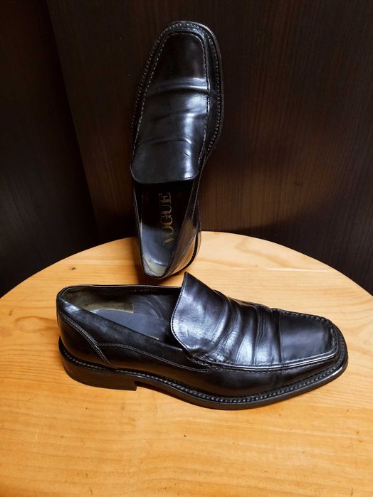 Sapatos de pele preta