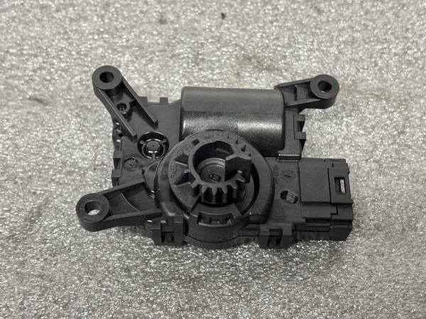 Motor da comporta da sofagem VOLKSWAGEN Golf VIII (CD1)