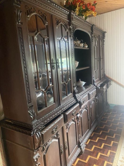 Movel de sala com mesa e cadeiras