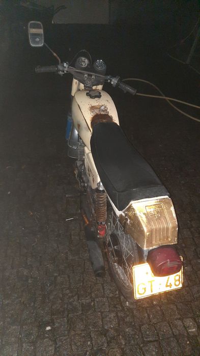 Mota Casal 50cc a funcionar bem. Com documentos