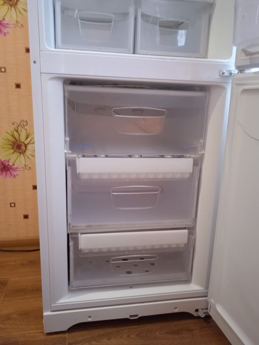 Холодильник Indesit