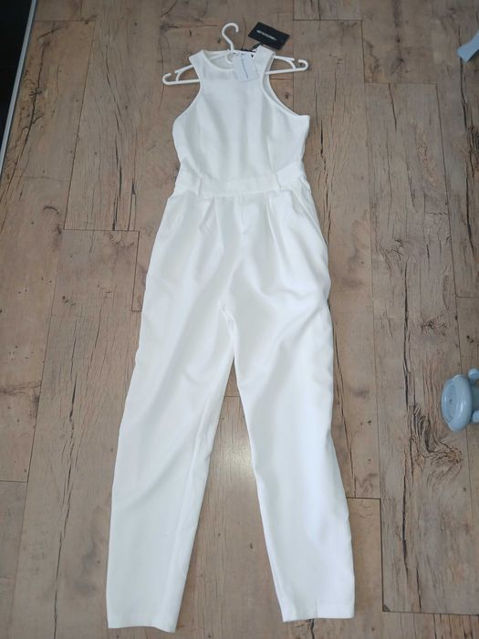 Biały elegancki kombinezon PrettyLittleThing XS/S
