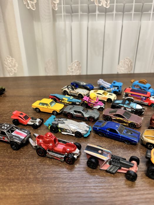 Машинки Hot WHEELS