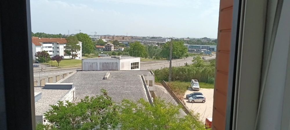 Alugo (2 quartos ) em ambiente limpo e tranquilo somente a pessoa com trabalho estável, ou para estudante universitário.