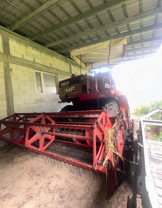 Kombajn zbożowy Massey Ferguson MF 520 – stan dobry