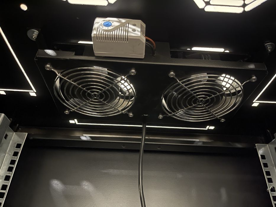 Server Rack513821044209111042