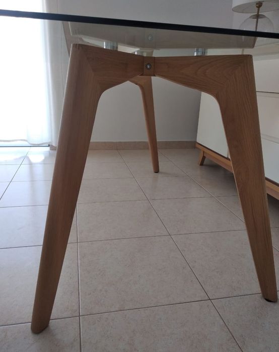 Mesa de jantar em vidro