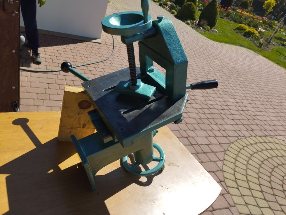 Stolik krzyżowy narzędziowy