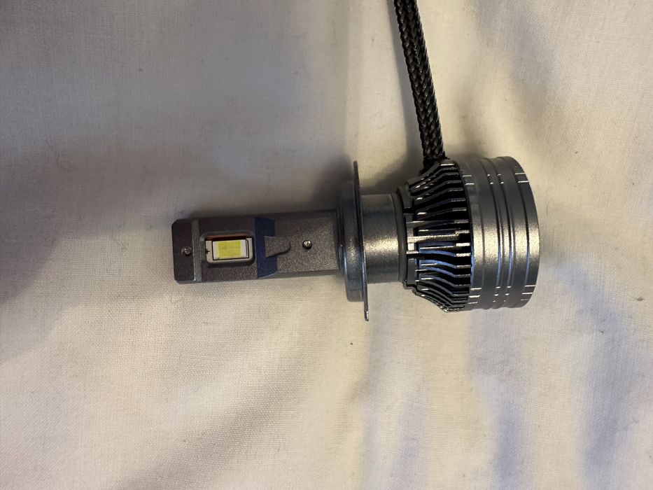 Żarówki halogeny H7 XSTORM LED HEADLINE