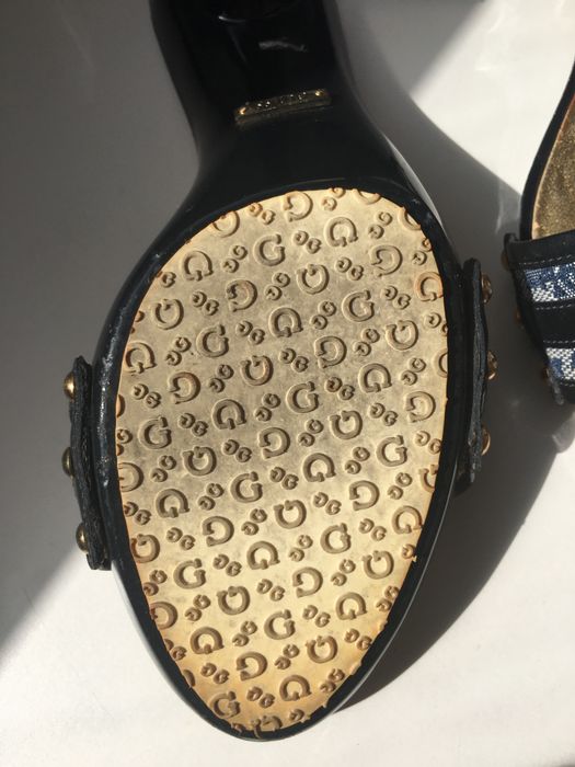 Sandálias GUESS originais