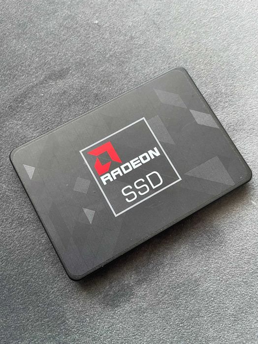 SSD AMD Radeon R5 240GB 2.5" SATA