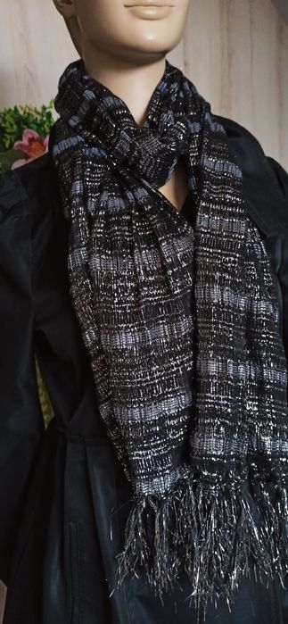 Sg Elegancki szalik  szal czarno - srebrny błyszczący szal