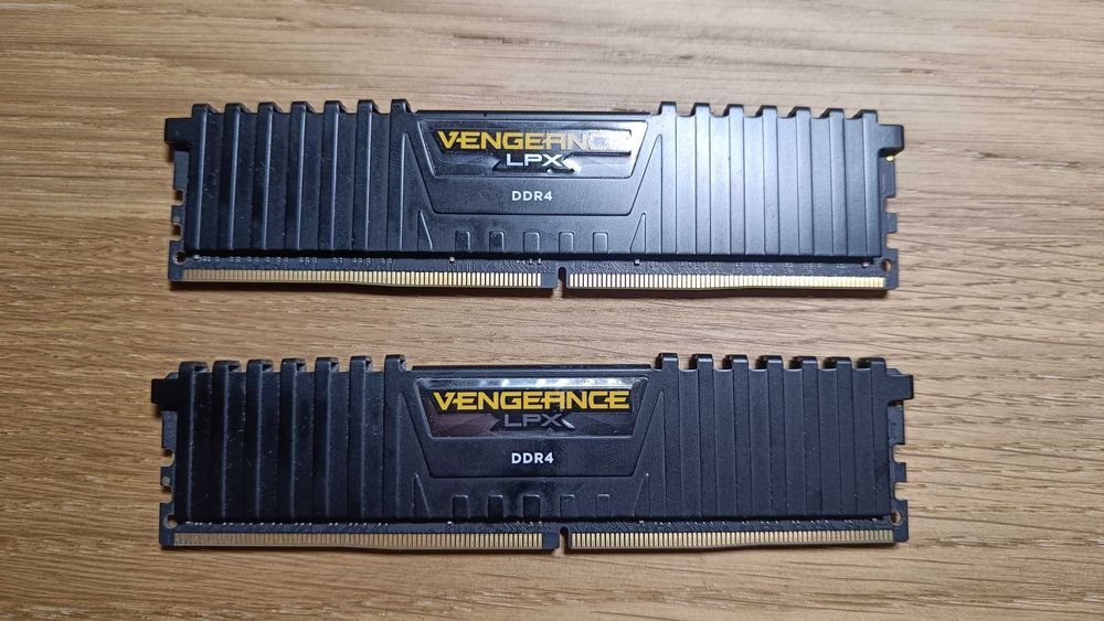Corsair VENGEANCE LPX 2x16GB DDR4 2400MHz C16