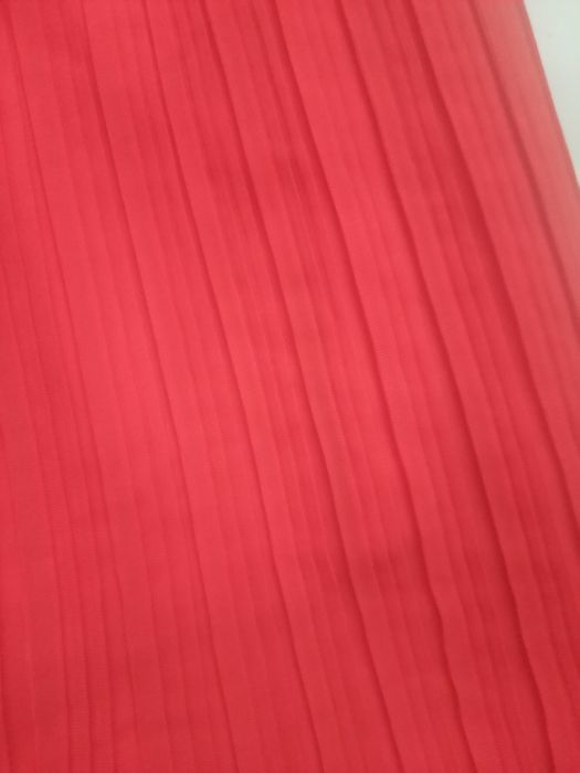 Красивейшее красное платье плиссировка.42-44.