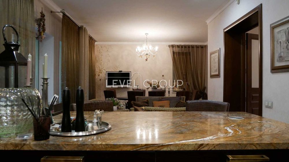 Будинок дизайнера S=555 м² ділянка 0,36га  біля озера Крюківщина Гатне