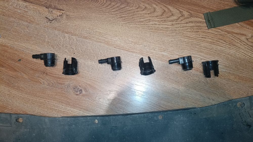 Продам оригінальні парктроніки. Стояли на Турані 2008 року, чорний.