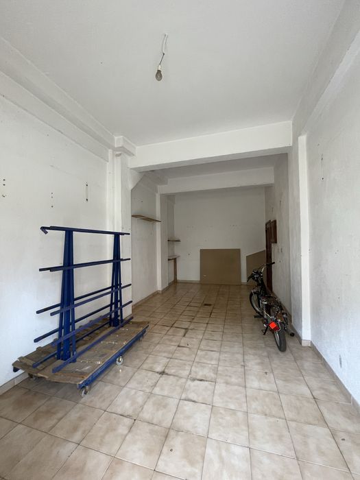 Garagem saida direta para a rua na Anta de Agualva