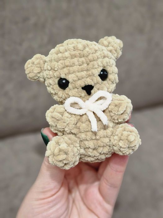 Плюшевий ведмедик ручної роботи (амігурумі), 8 см.