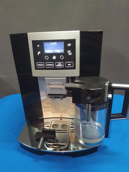 Кавоварка Delonghi perfecta touch 5600