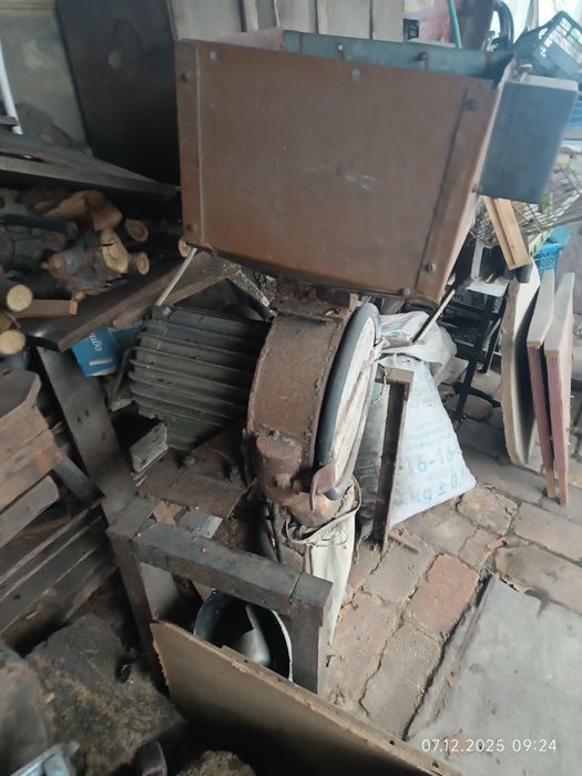 Продам зернодробилку.