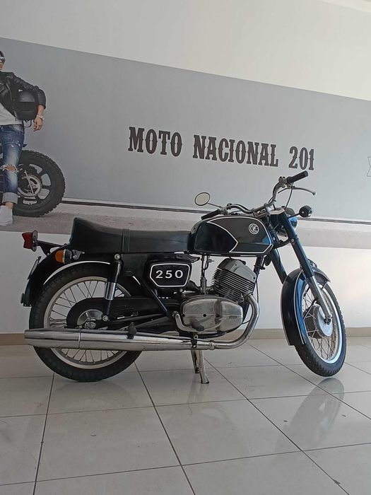 Mota antiga  Jawa 250cc de 1975