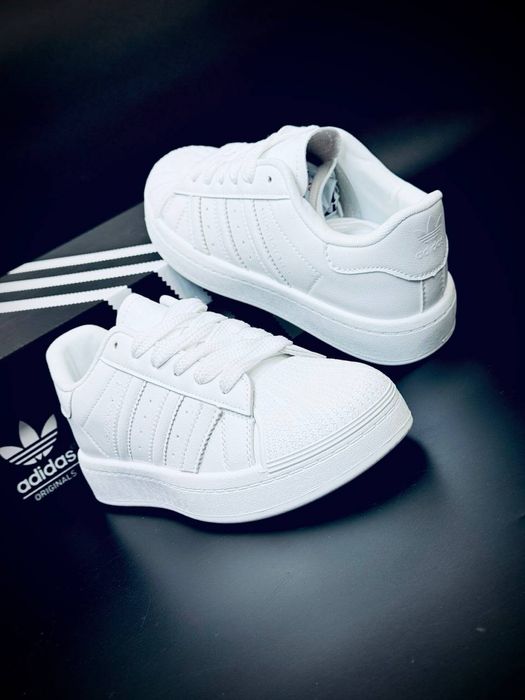 Superstar красовки женские адидас суперстар кросовки с кожи  удобные красавки adidas / кроссивки superstar / белые кроссовки на осень / не парят