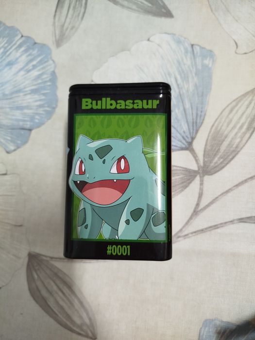 Porta lápis em lata + caneta Pokémon