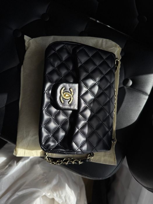 Сумка Chanel.