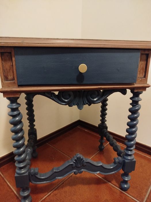 Mesinha de cabeceira vintage restaurada