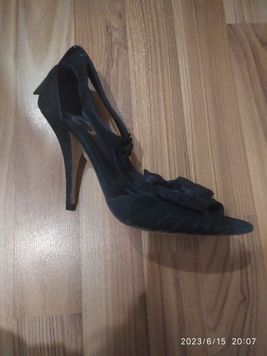 Жіночі туфлі з відкритим носком