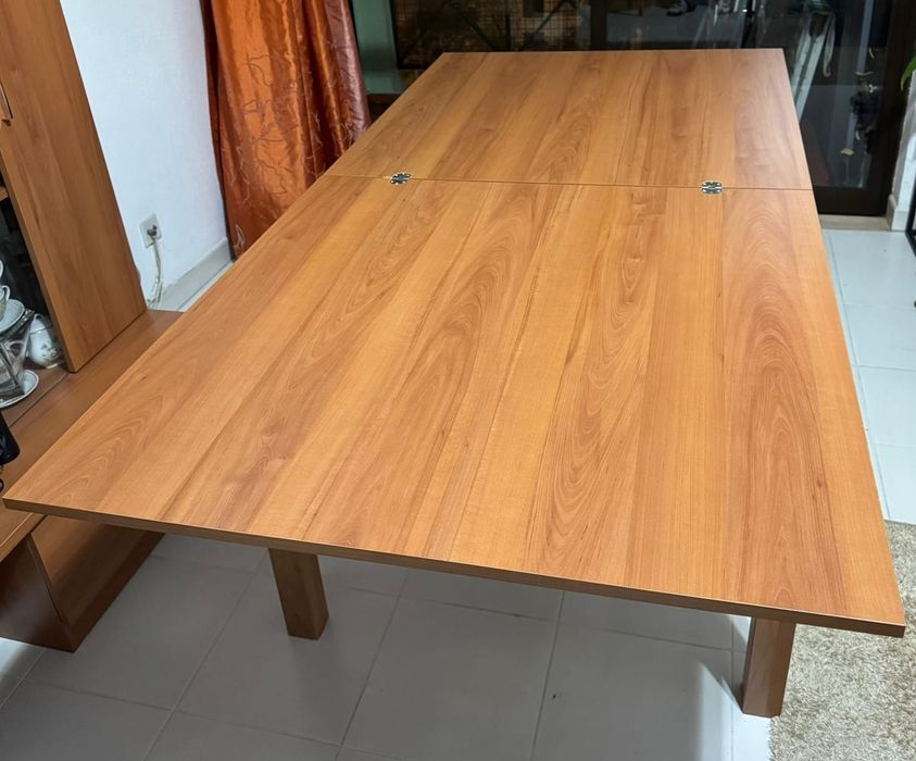 Mesa extensível de madeira