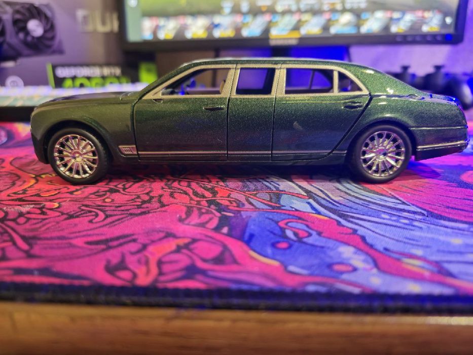 Продам модельку авто