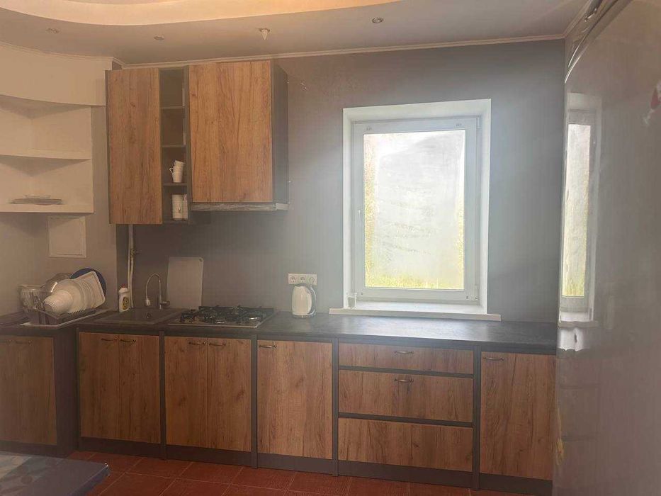 Здамо подобово в оренду будинок з великим подвір'ям