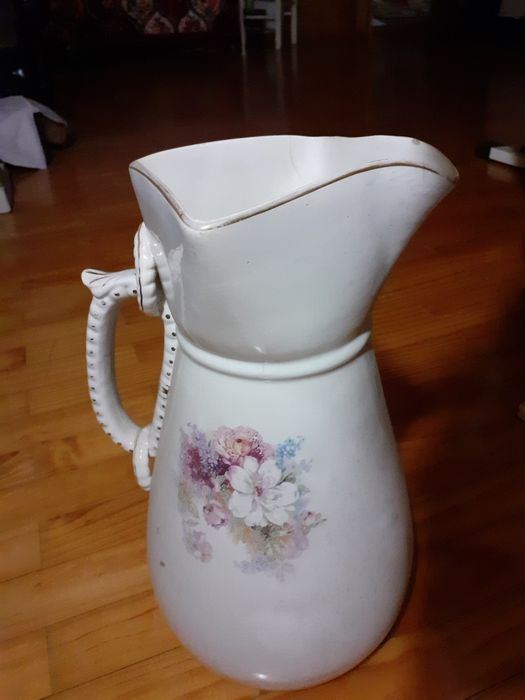 Peças antigas, lavatório completo.