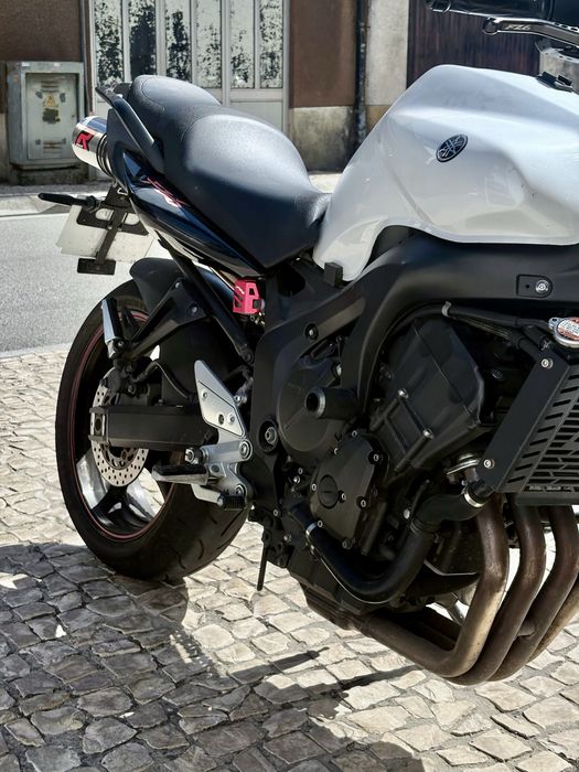 Vendo Fazer 600, mota bem estimada e sem afazares.