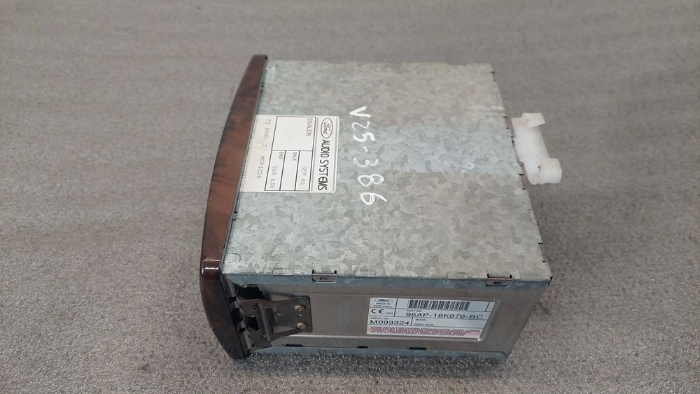 Rádio / auto-rádio FORD Fiesta IV (JA_, JB_)