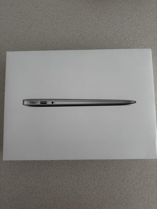 Macbook  Air 13” (2017)