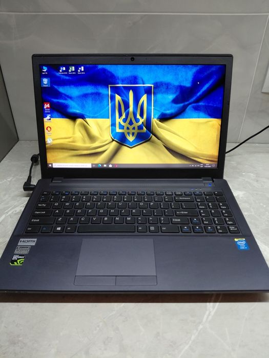 Ноутбук iBUYPOWER / i7 / 12GB / SSD + HDD / FHD. Стан: Робочий