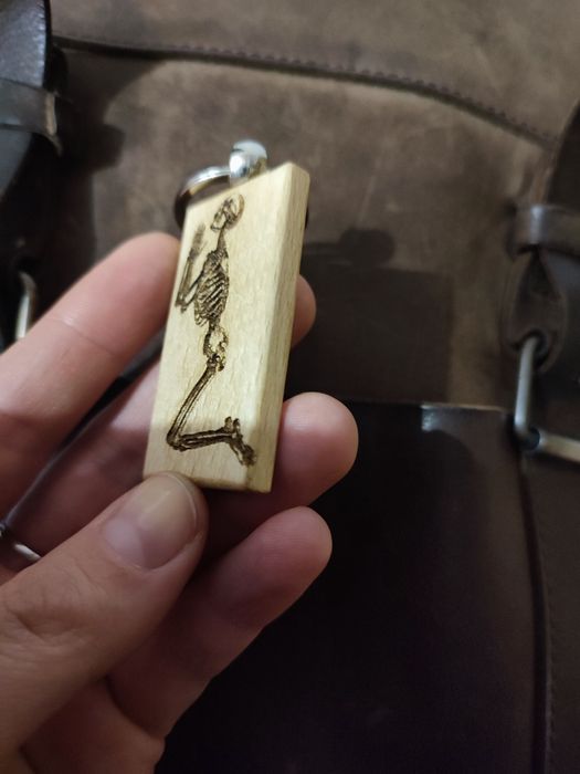 брелок religion бук