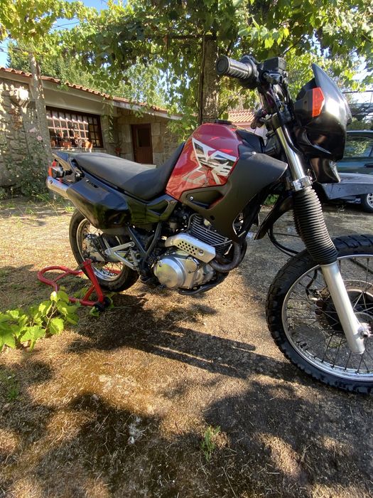 Yamaha XT 600 Vermelha