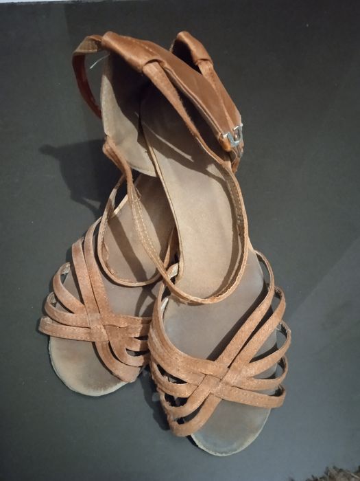 Продам туфли для бальных танцев