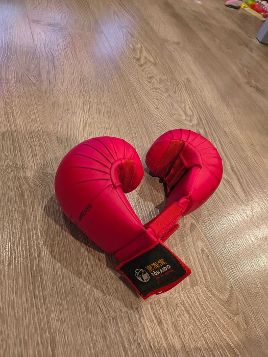 Rękawice napięstniki karate czerwone rozmiar S, Zatwierdzone przez WKF